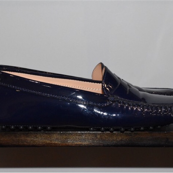 Navy patent leather Gommino loafers from Tod's - Picture 3 of 4